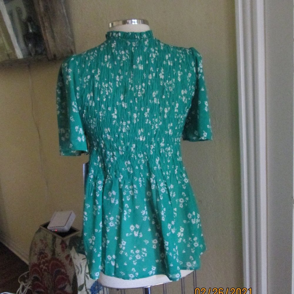 NWT Adorable Green Pleated Flattering Top M L - Picture 7 of 13
